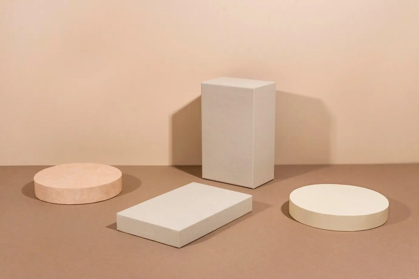 Творческая композиция минималистичного подиума